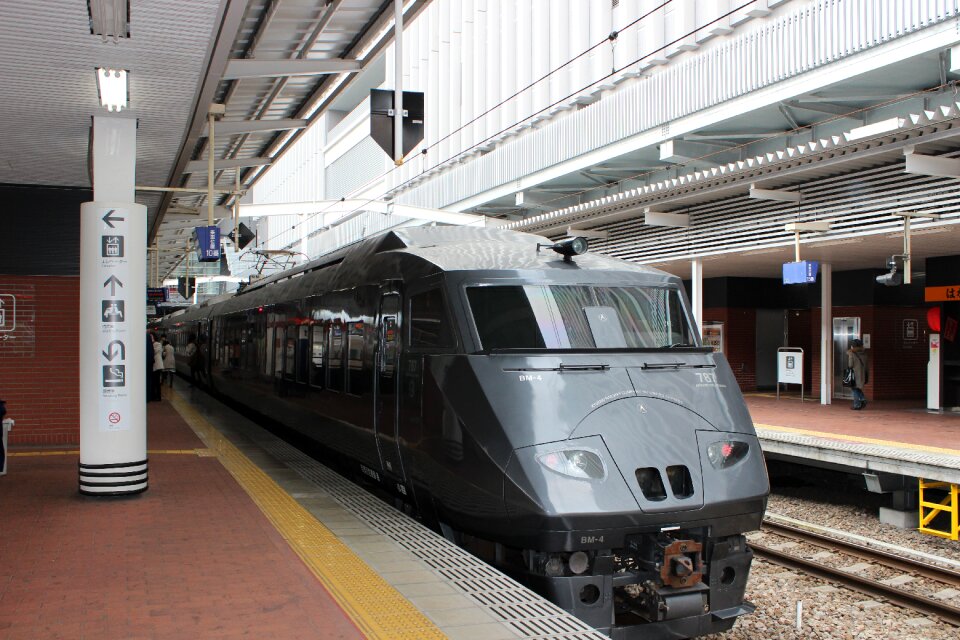 Jr kyushu 787 system hakata station