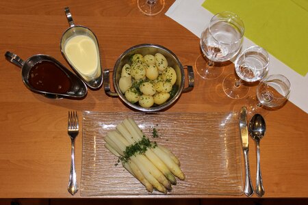 Butter hollandaise gedeckter table