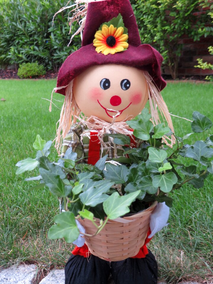 Figure garden hat