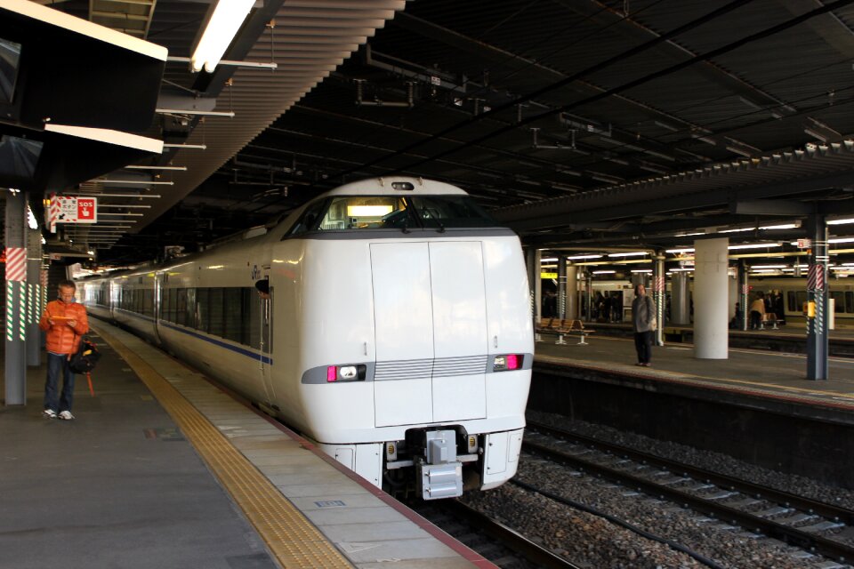 Shin-osaka train 683 system