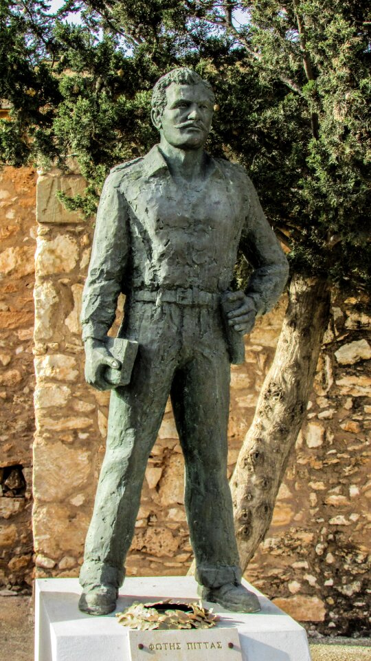 Statue hero landmark