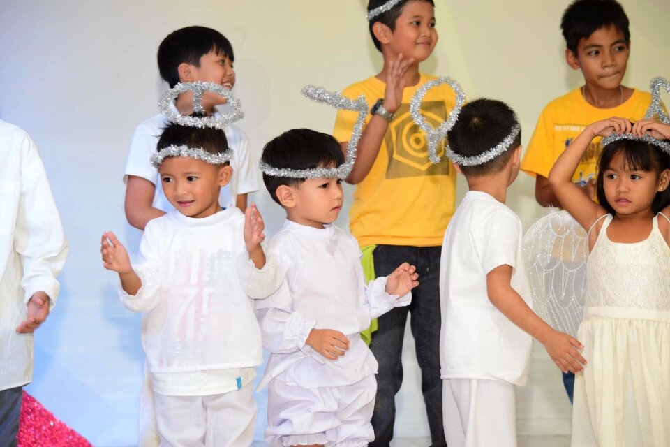 Performance angels children