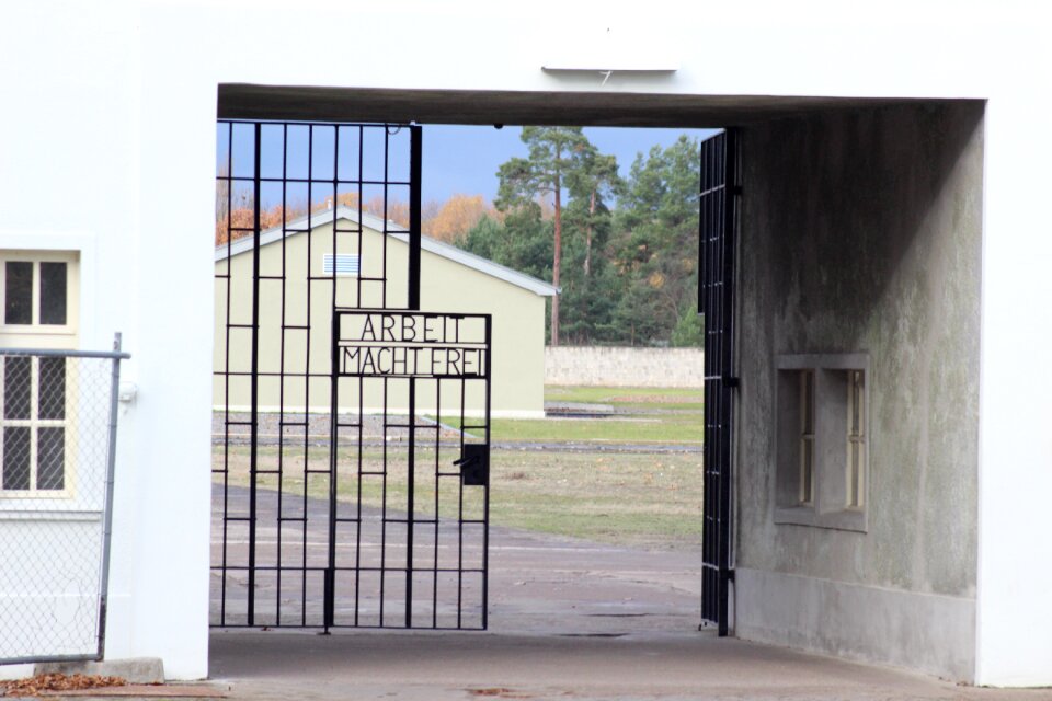Gate memory second world war