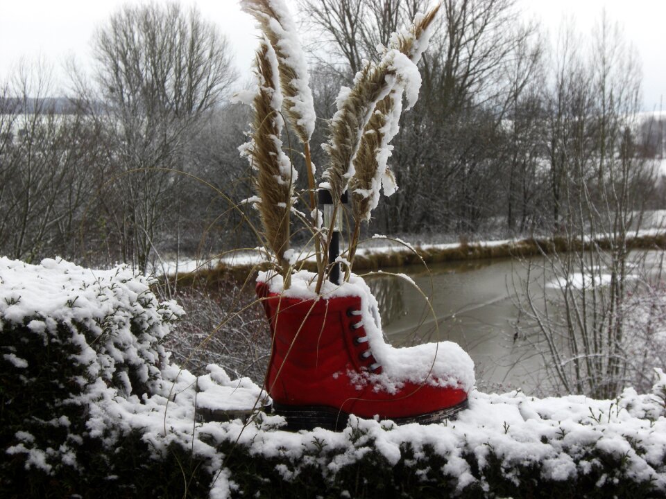 Red shoe winter