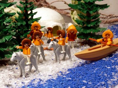 Figures horse eskimo