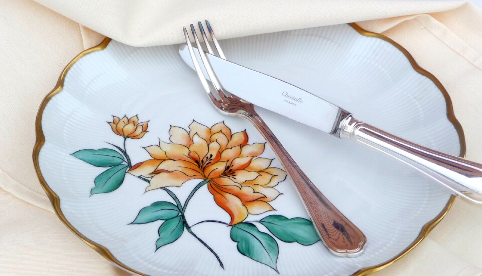 Knife tablecloth silverware