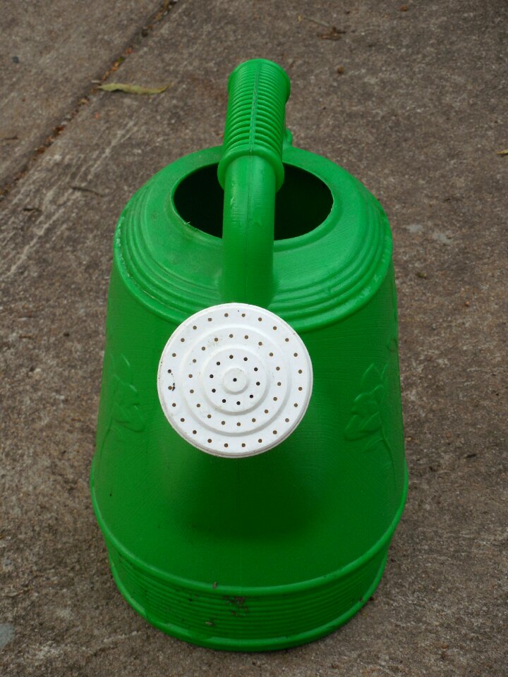 Can gardening spray