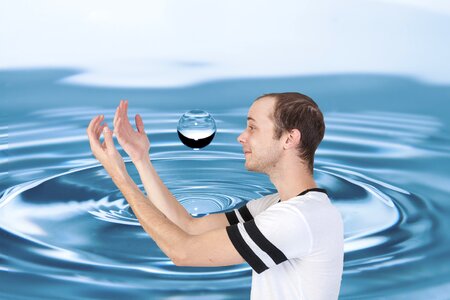 Water drop with arms