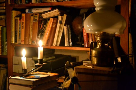 In candlelight lamp bookshelf