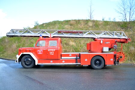 Fire engines fire auto