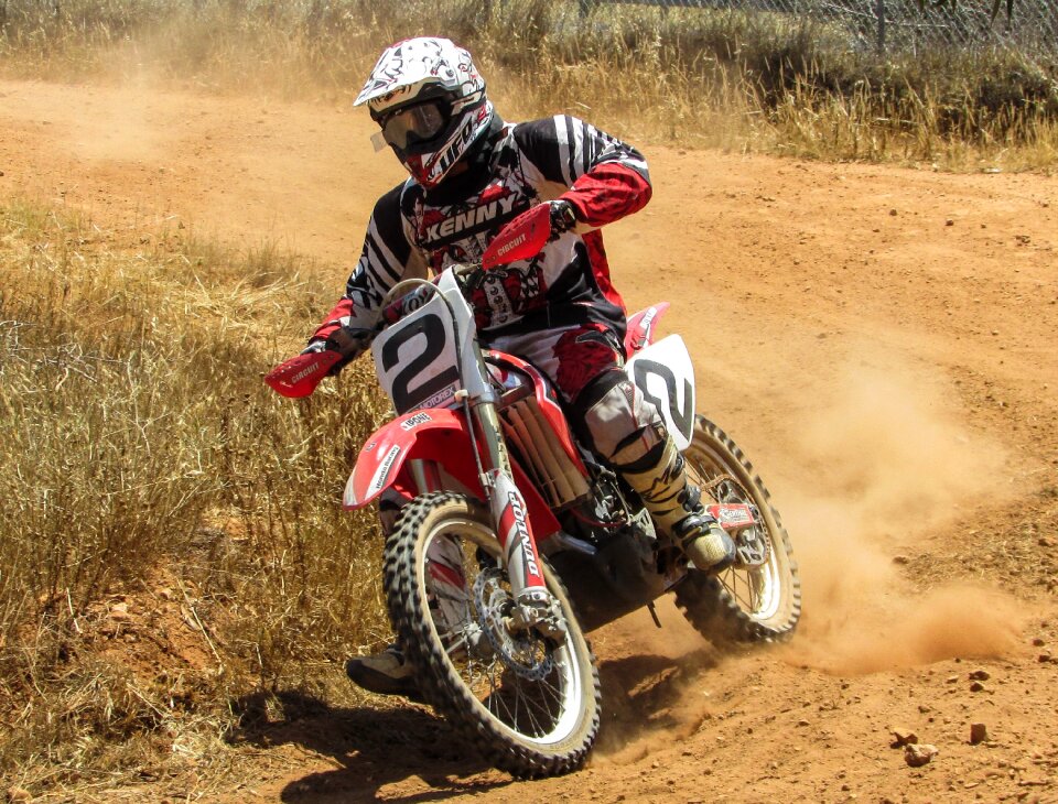 Race dirt competition