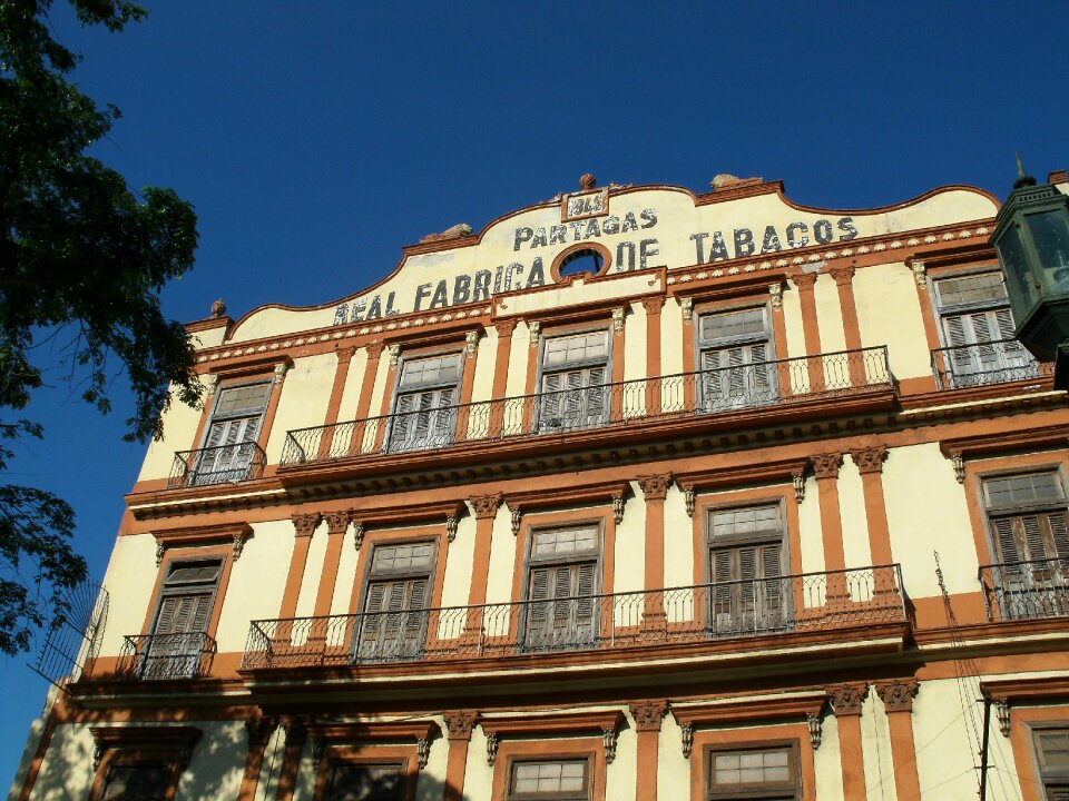 Havana façade fabrica of tabacos