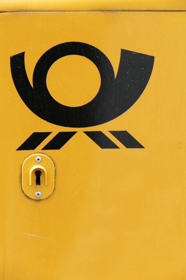 Deutsche post post horn yellow