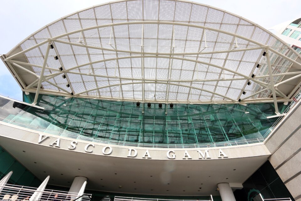 Area shopping mall