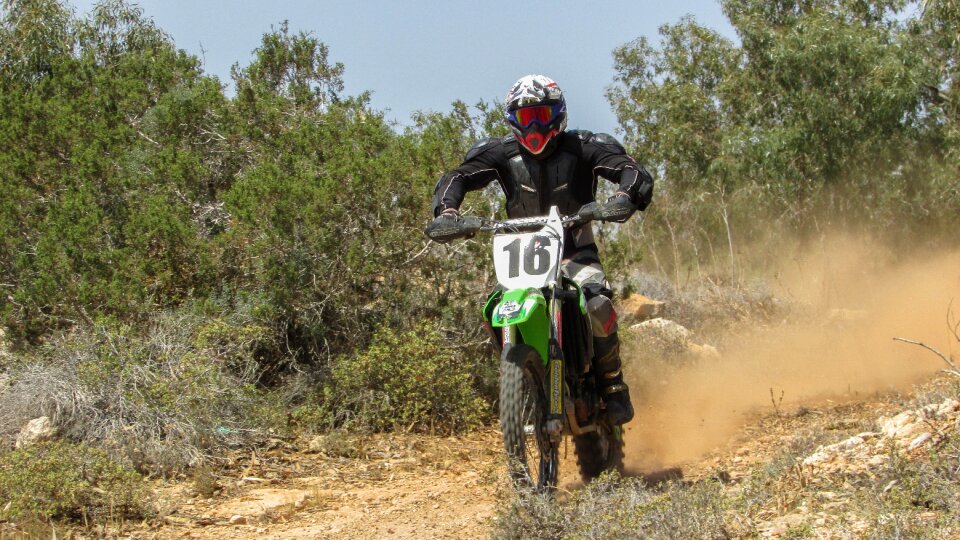 Race dirt competition