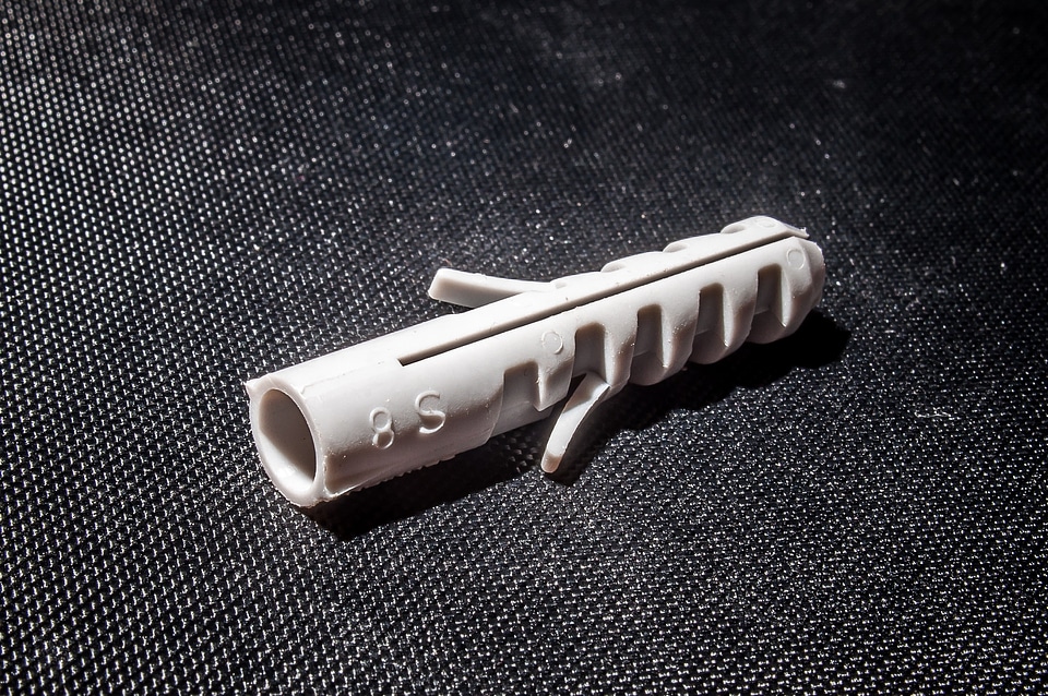 Dowel fixing system plastic