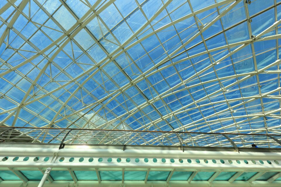 Area shopping mall