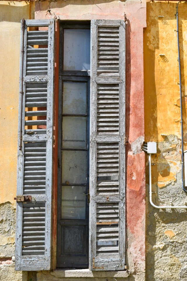 Door ruined fart