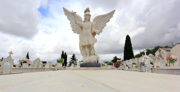Angel grave graveyard