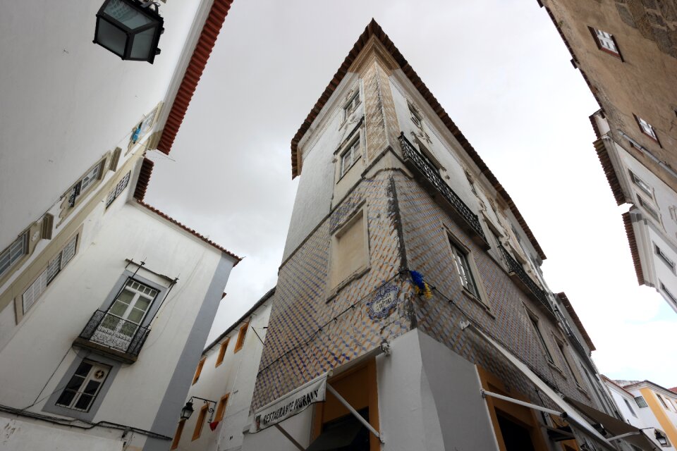 Street building