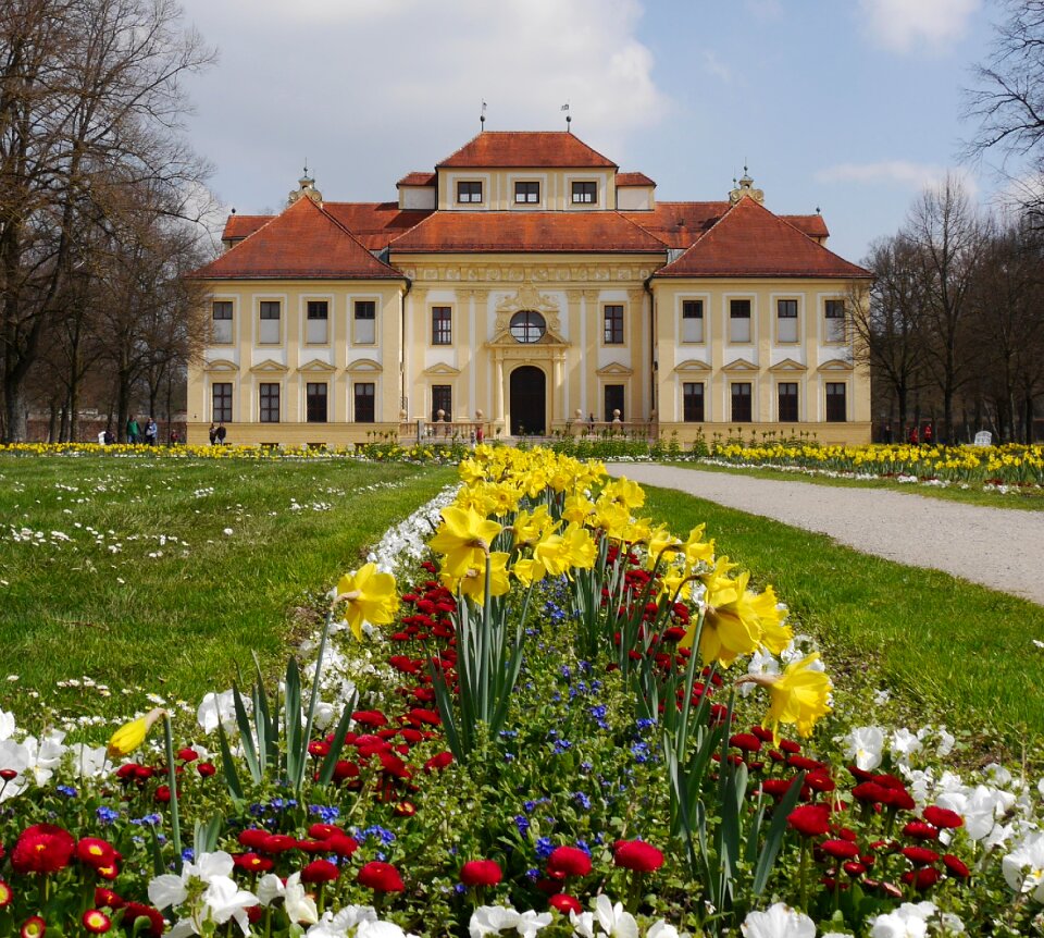 Castle spring flowers