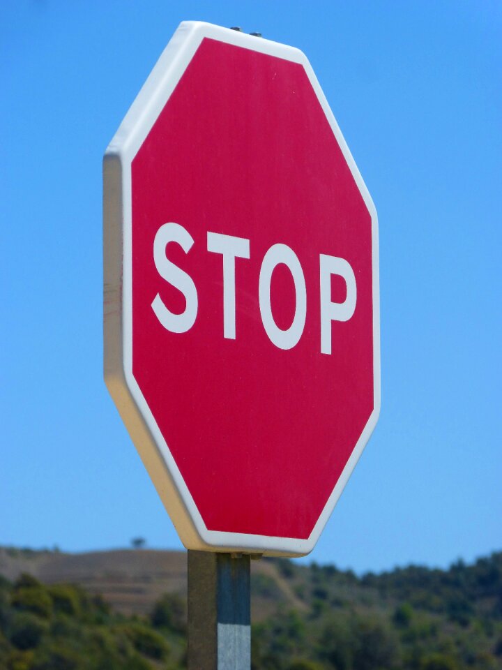 Traffic signal stop pause