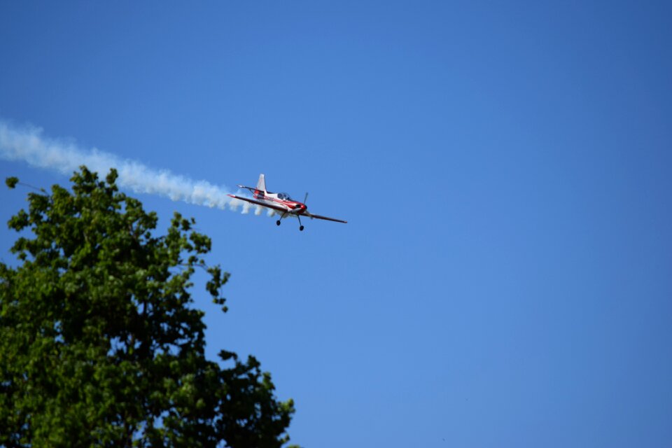 Stunt plane evolution sky