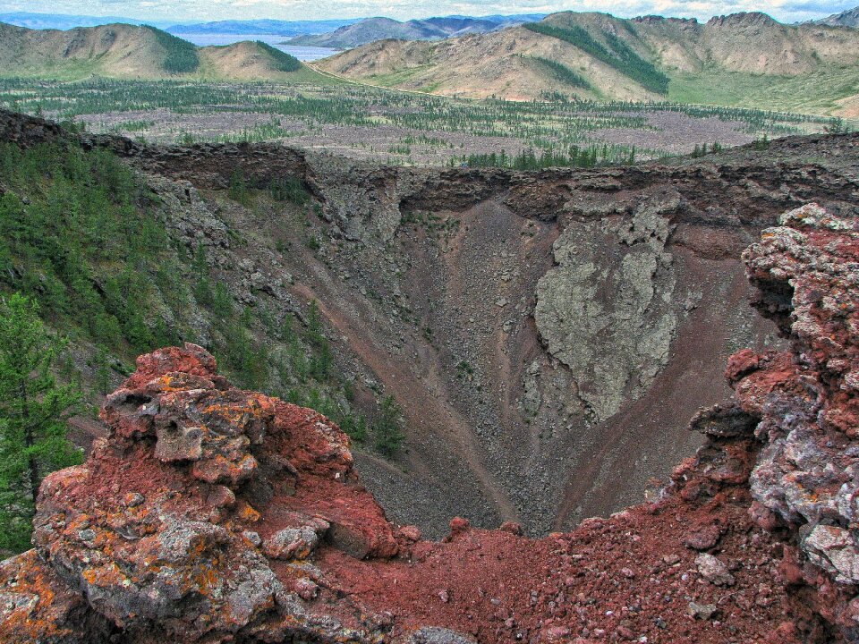 Funnel lava mountains