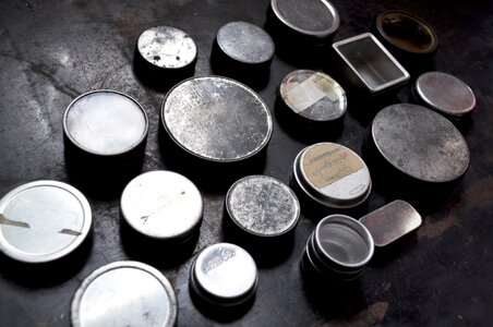Tin box round