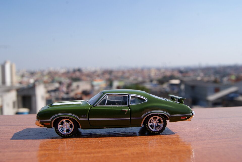 Miniature oldsmobile 442