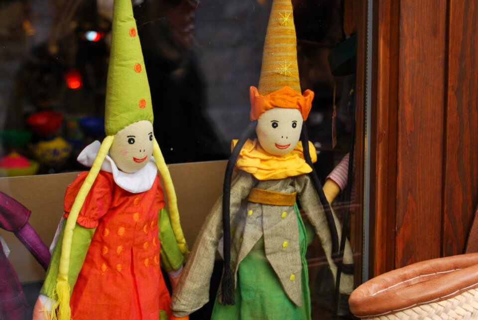 Antique shop window craft