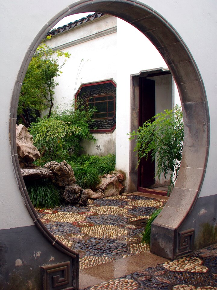 Door-to-the-moon architecture tradition