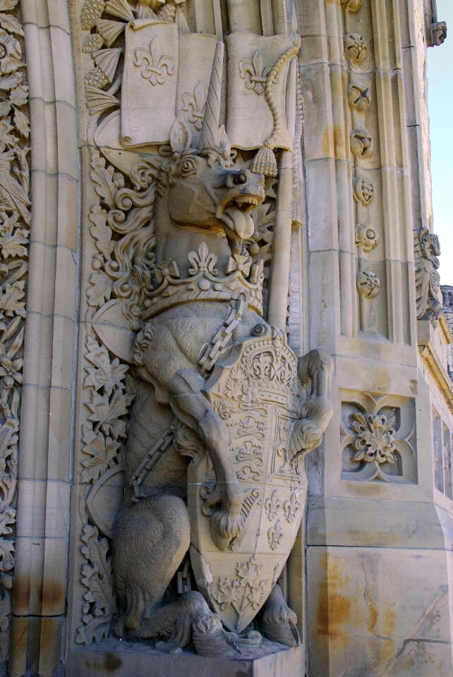 Entry sculpture arcade