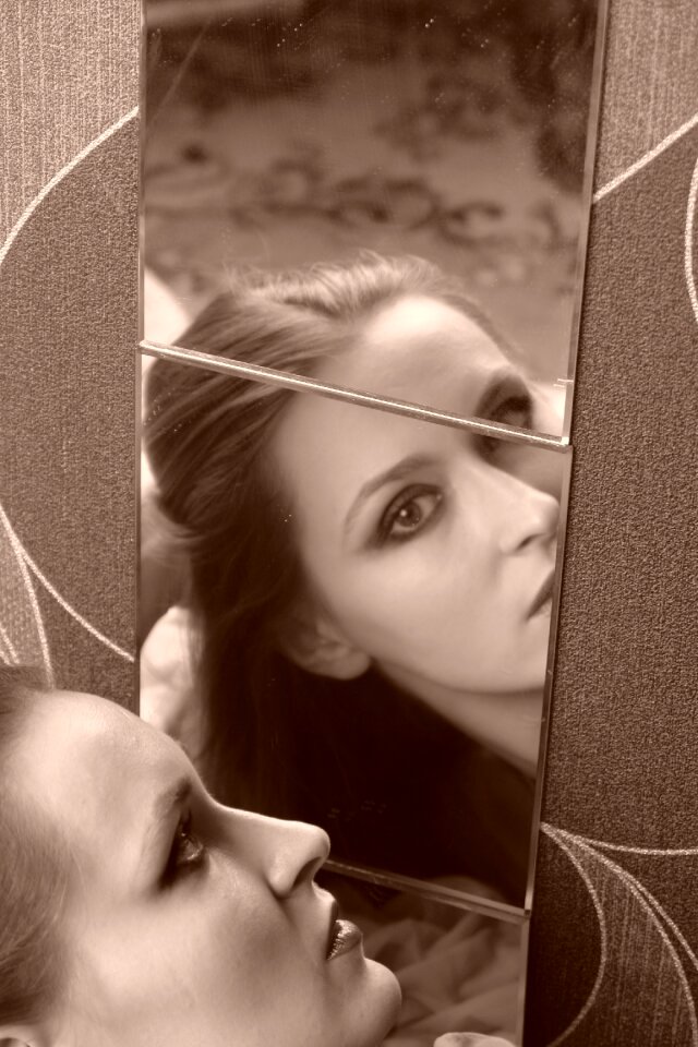 Mirror sepia
