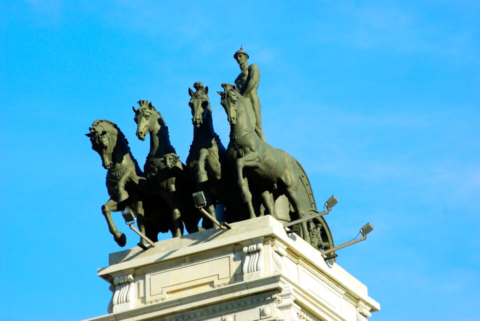 Statues bronze quadriga