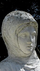 Sculpture monument