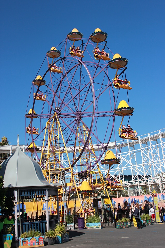 Park amusement wheel