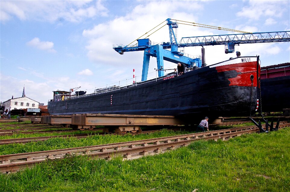 Kahn shipyard repair