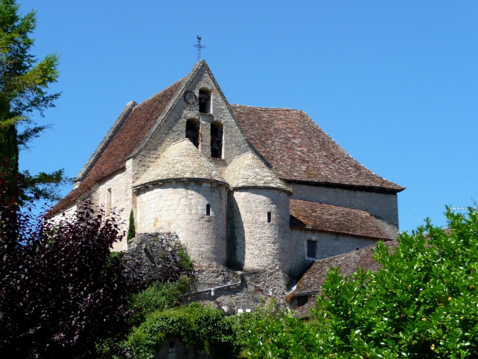 Romanesque architecture creysse dordogne