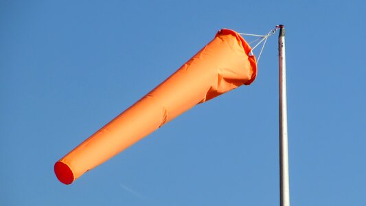 Direction meteorology orange