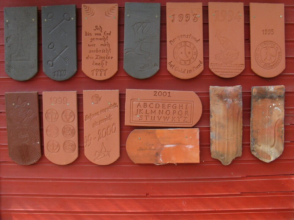 Wall red construction material