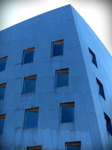 Building oblique askew