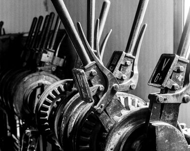 Lever gearings machine photo