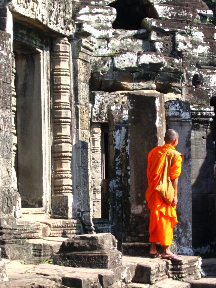 Cambodia monk ankor wat