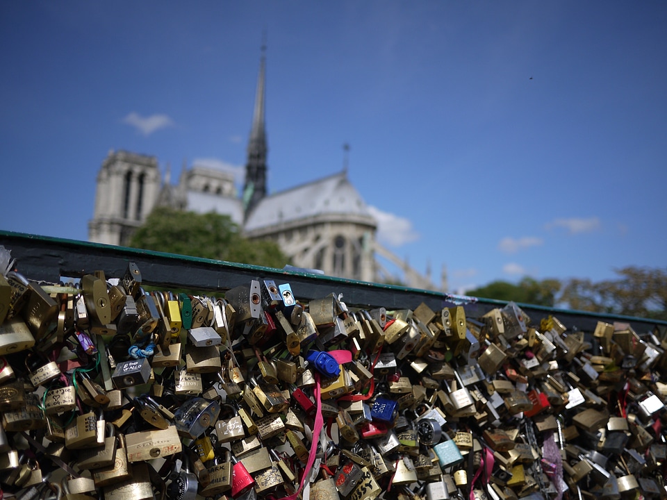 Cathedral locks padlock