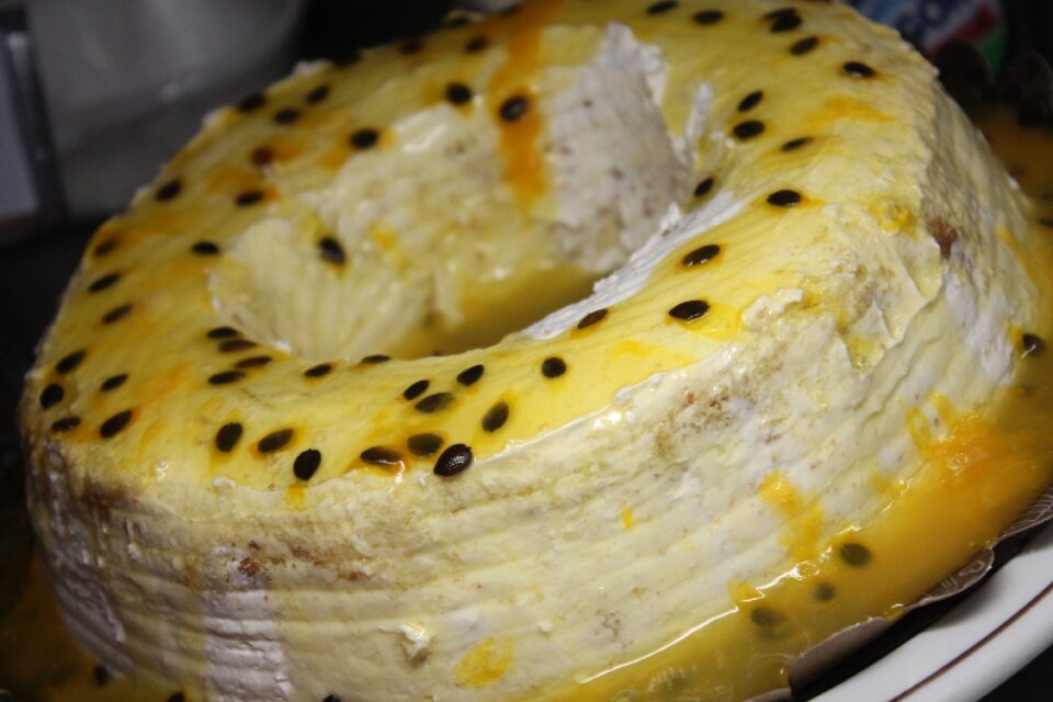 Passion fruit cake cake pie