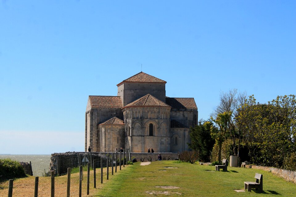 Stone church pierre stone wall