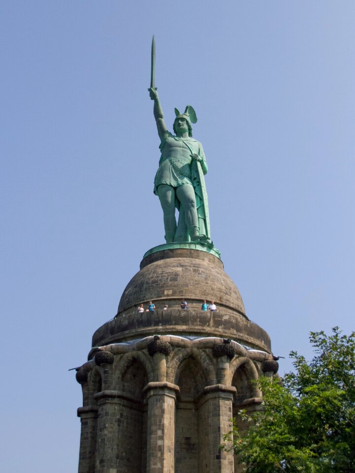 Sculpture monument tourism