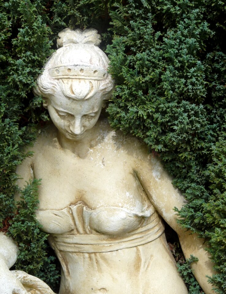 Castle woman pierre