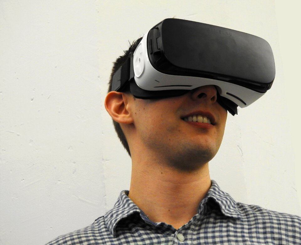 Virtual headset tech